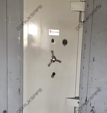 Vault and Saferoom Doors